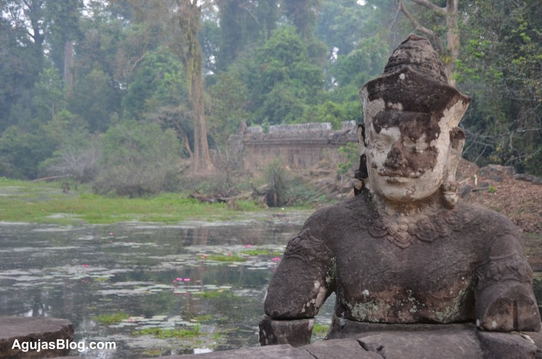 There was a row of these giant statues along the bridge.
