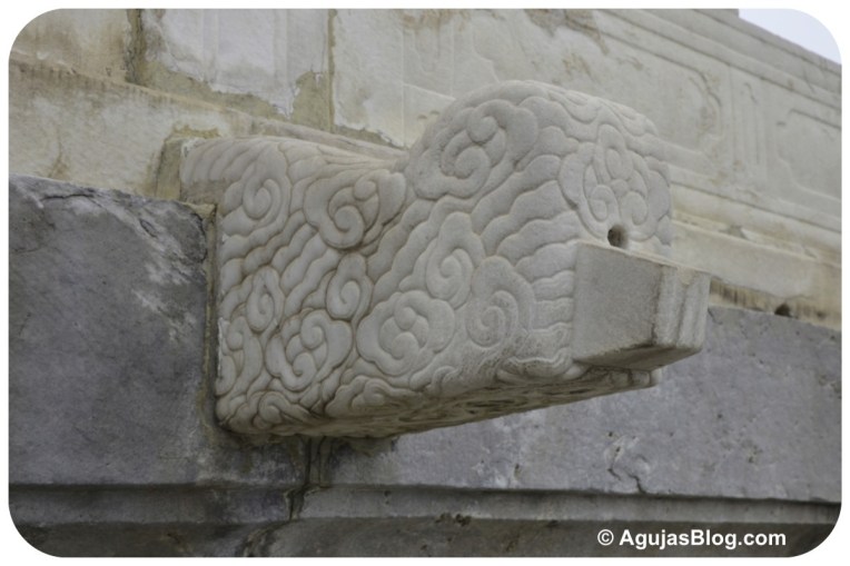 Flower Detail Water Drainage - Hall of Prayer for Good Harvests