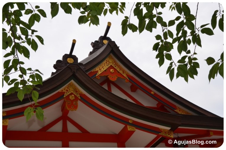 Hanazono Shrine - roof detail