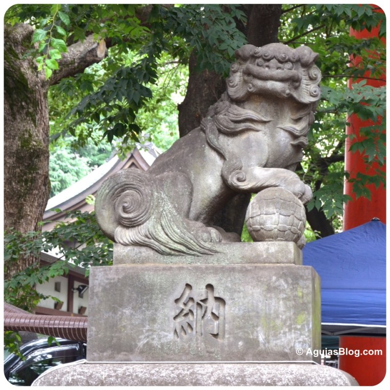 Hanazono Shrine - lion