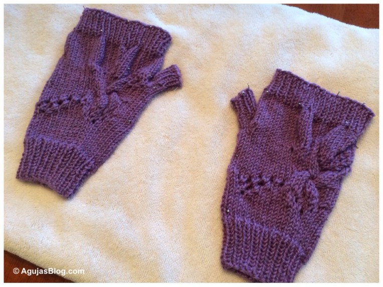 Summerhouse Wristers - Blocking 2