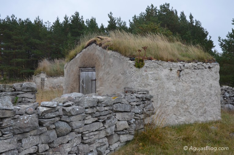 Stone structure and wall on Fårö