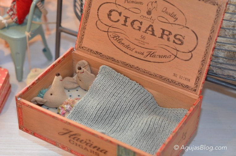 Akantus - Mice in Cigar Box