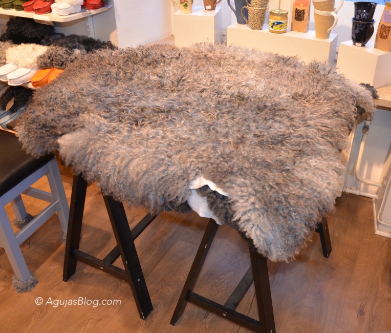 Kvinnfolki - Sheep Pelt