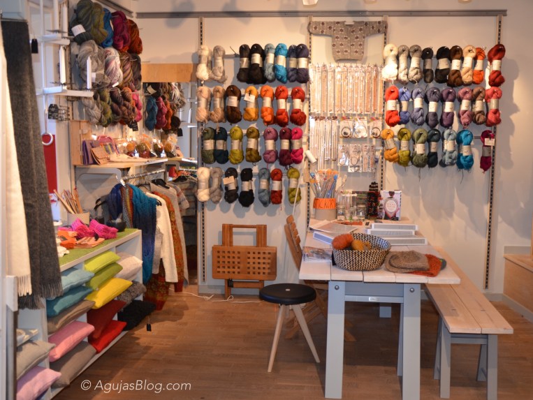 Yllet - Yarn Display 2