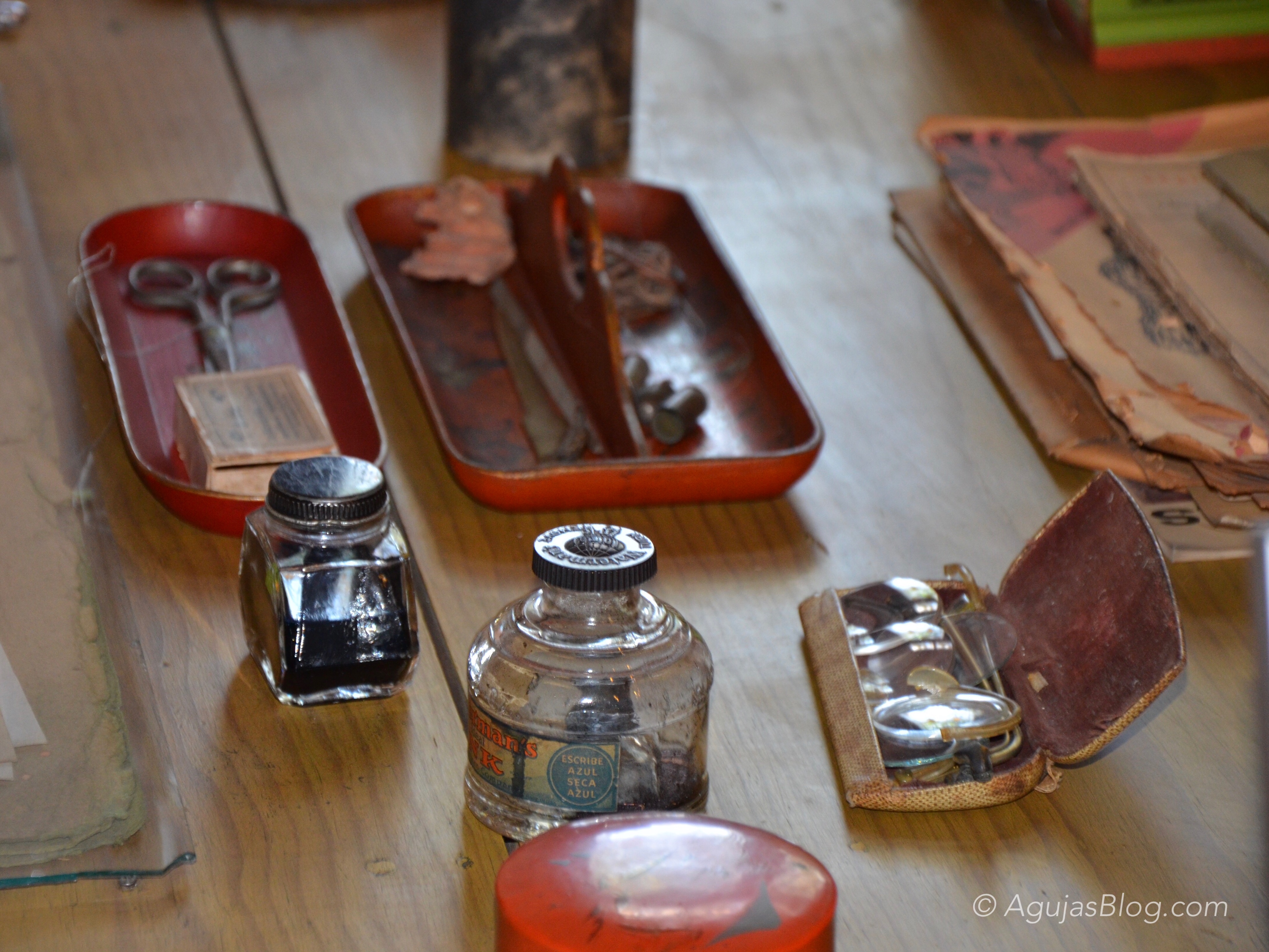 Items on Leon Trostky's desk.